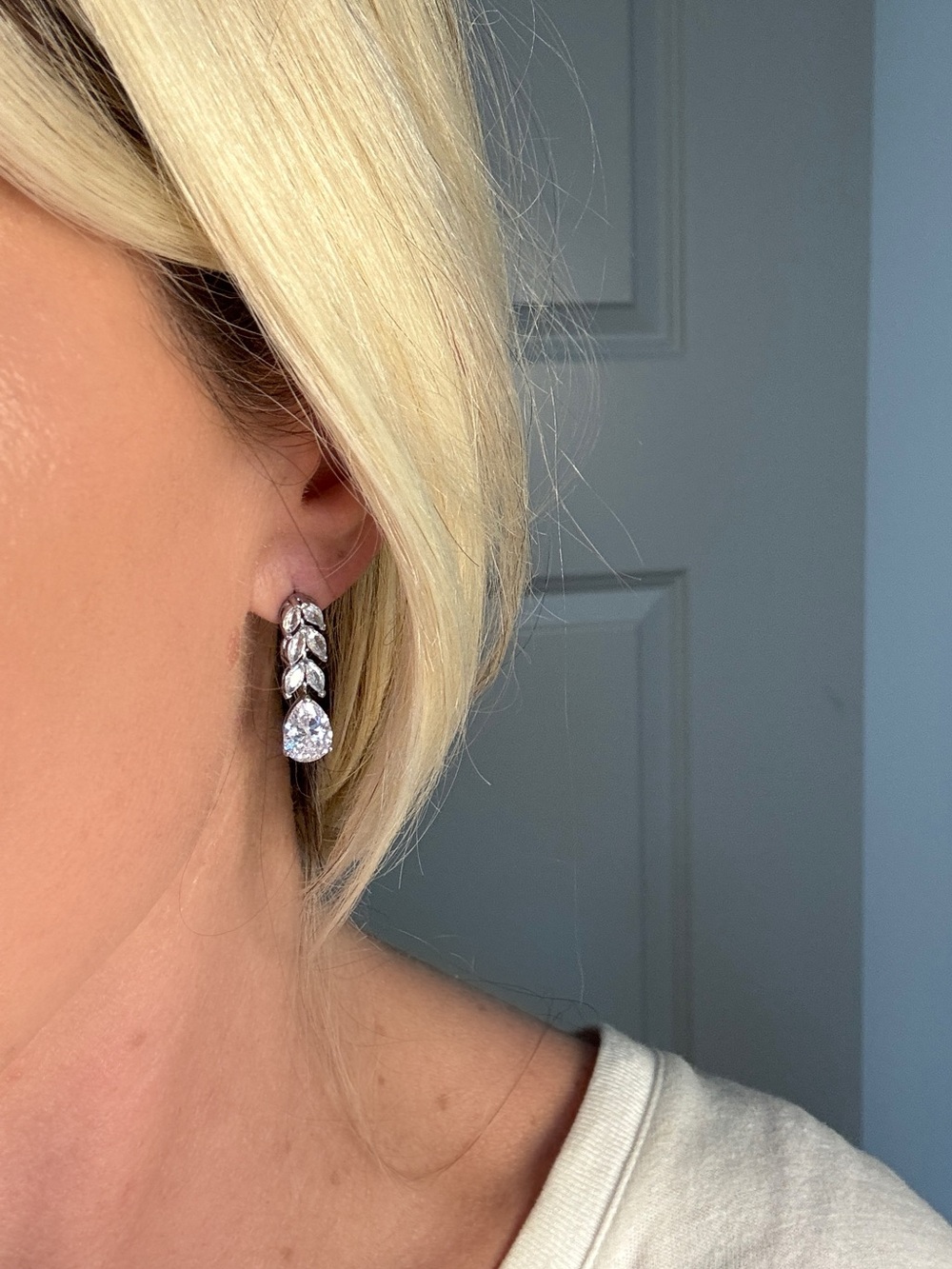 Silver Tone Teardrop Crystal Drop Earrings - Women Jewelry New